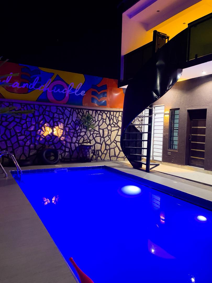 Bed and Chuckle Apartments